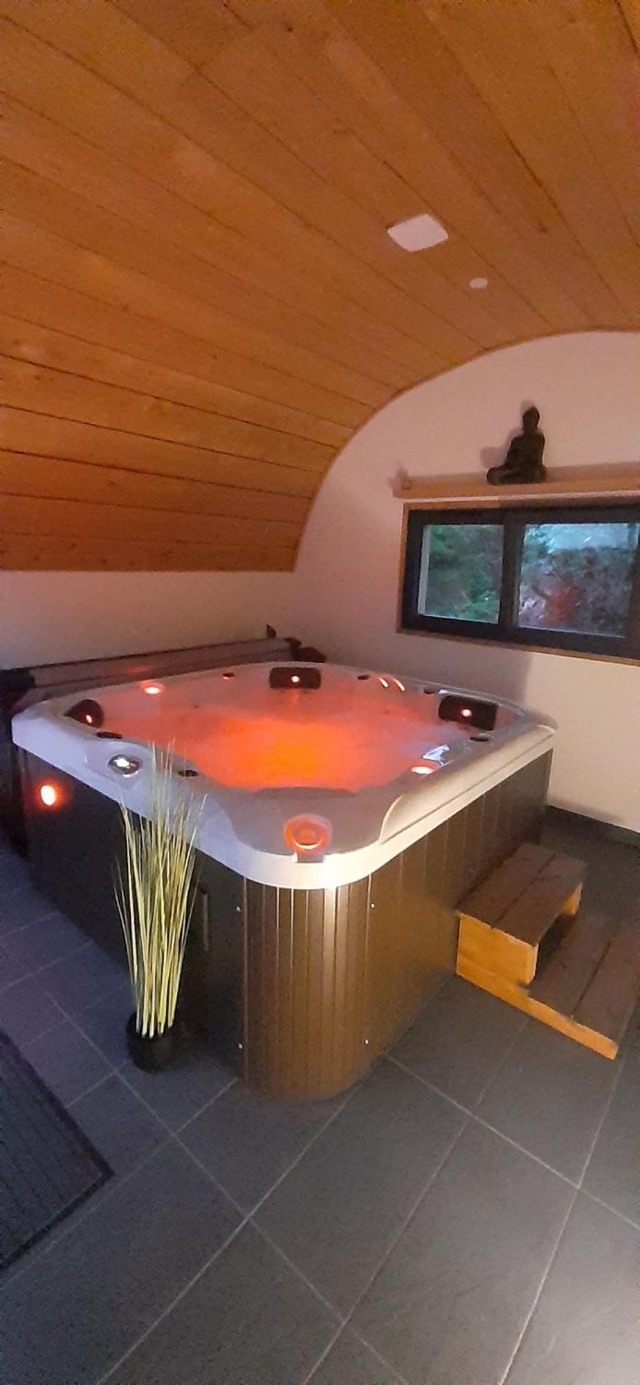 Chalets De Pont Cob Avec Spa Gouézec Exterior foto